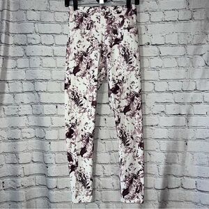 Balance Collection High Rise 7/8 Leggings Plum and White Floral Design Medium